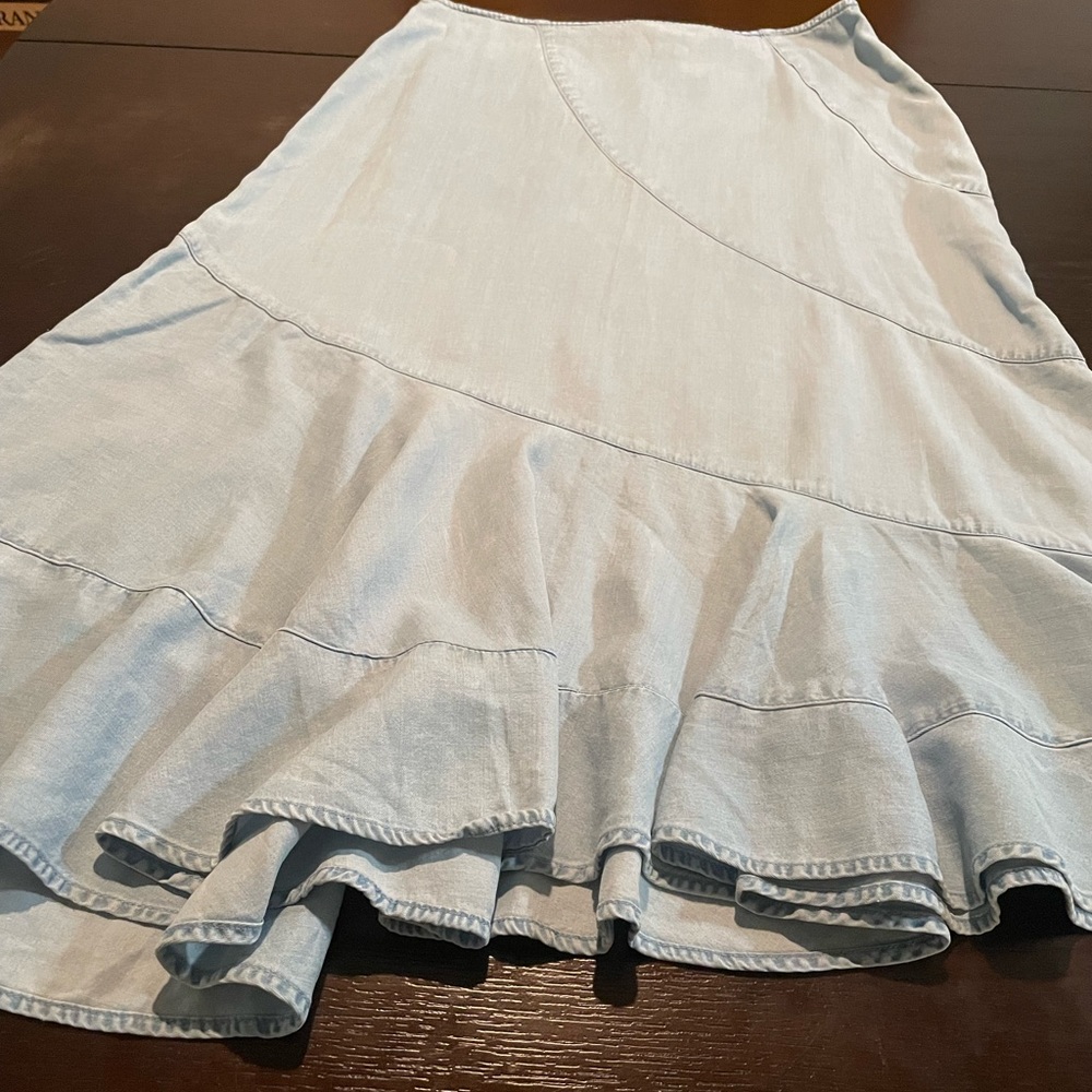 Jean skirt to die for. Size 10.